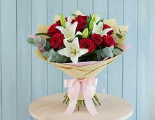 Букет цветов из:  Лилии и Розы в Касли