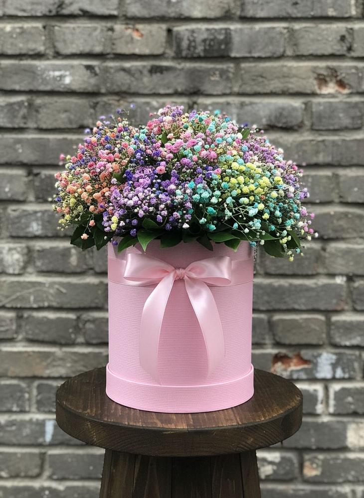 Цветочная композиция из Гипсофила и Розы в шляпной коробке в Касли