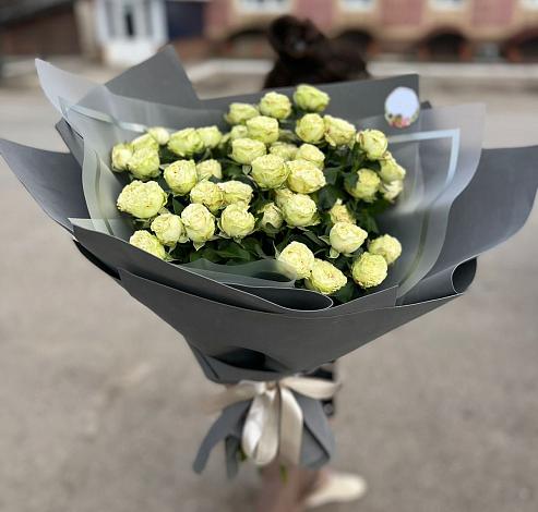 Букет Белые кустовые розы Солинеро в Касли