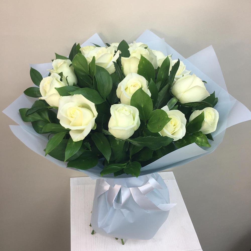 Букет 15 Белых роз Проуд в Касли