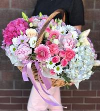 Композиция солнечный день в Касли Цветочная композиция из Розы, Хризантемы, Пионы и Лизиантусы в корзине в Касли