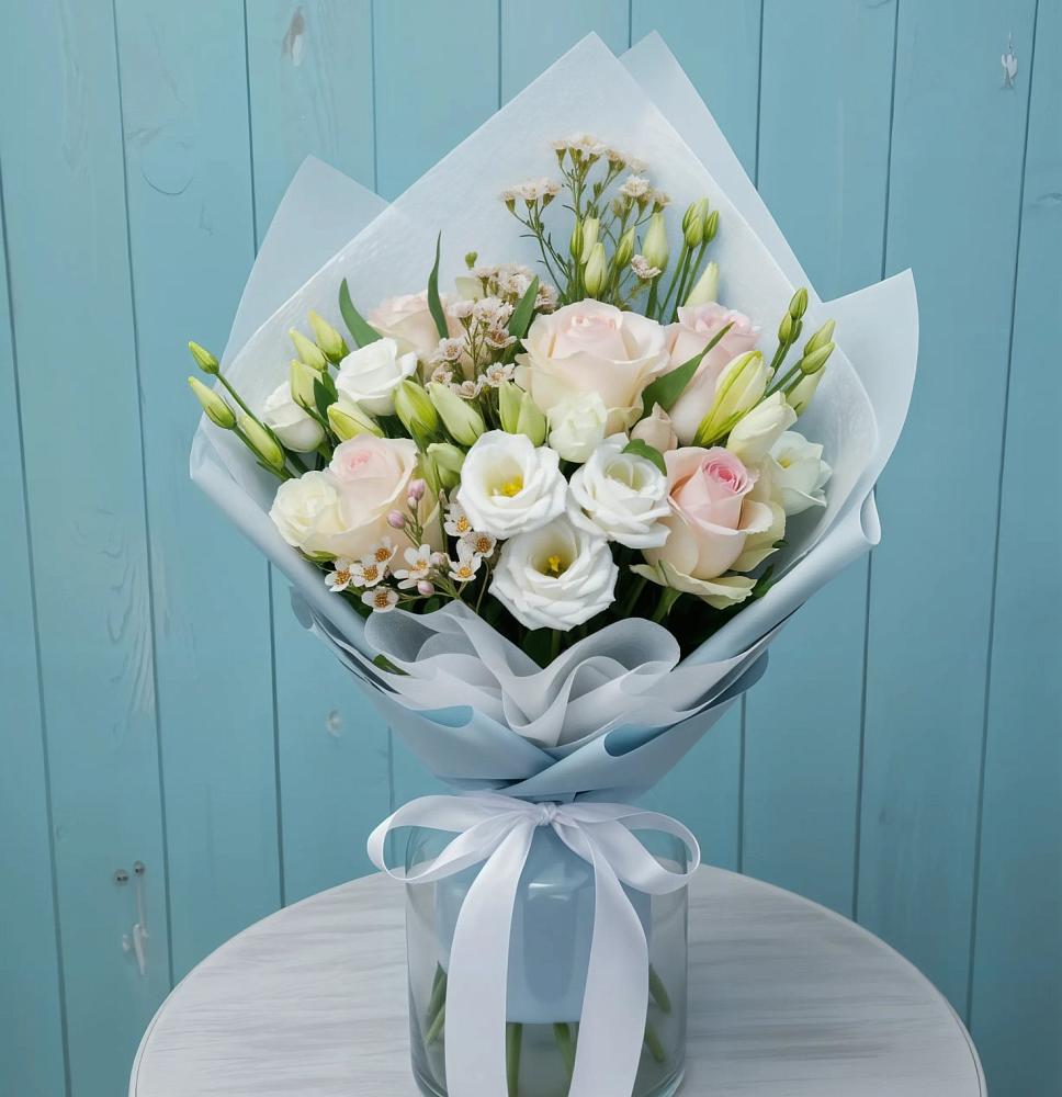 Букет цветов из: Розы и Лизиантусы в Касли