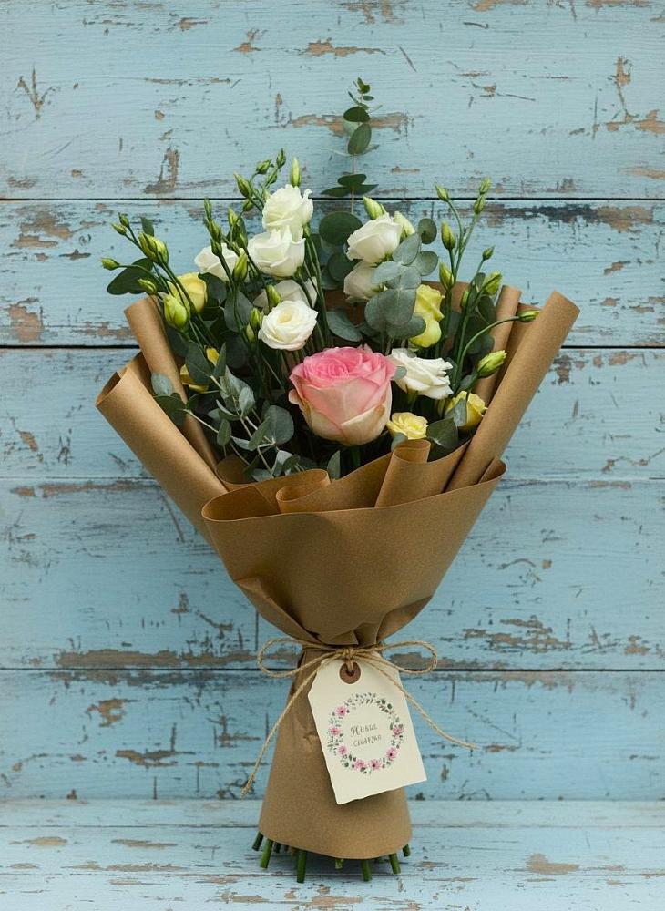 Букет цветов из: Розы и Лизиантусы в Касли