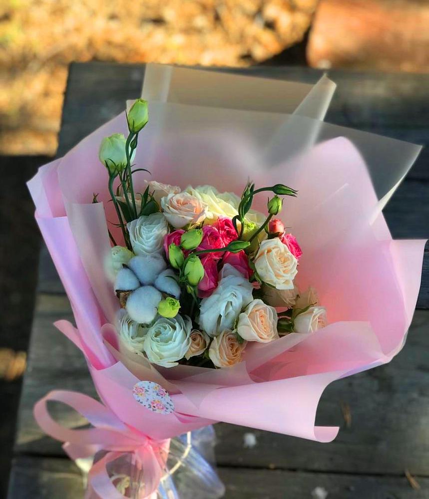 Букет цветов из: Розы и Лизиантусы в Касли