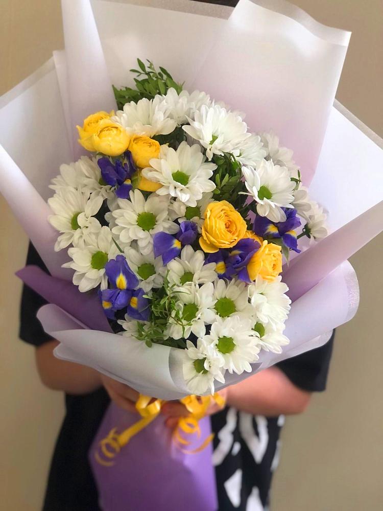 Букет цветов из: Ирисы, Хризантемы и Розы в Касли