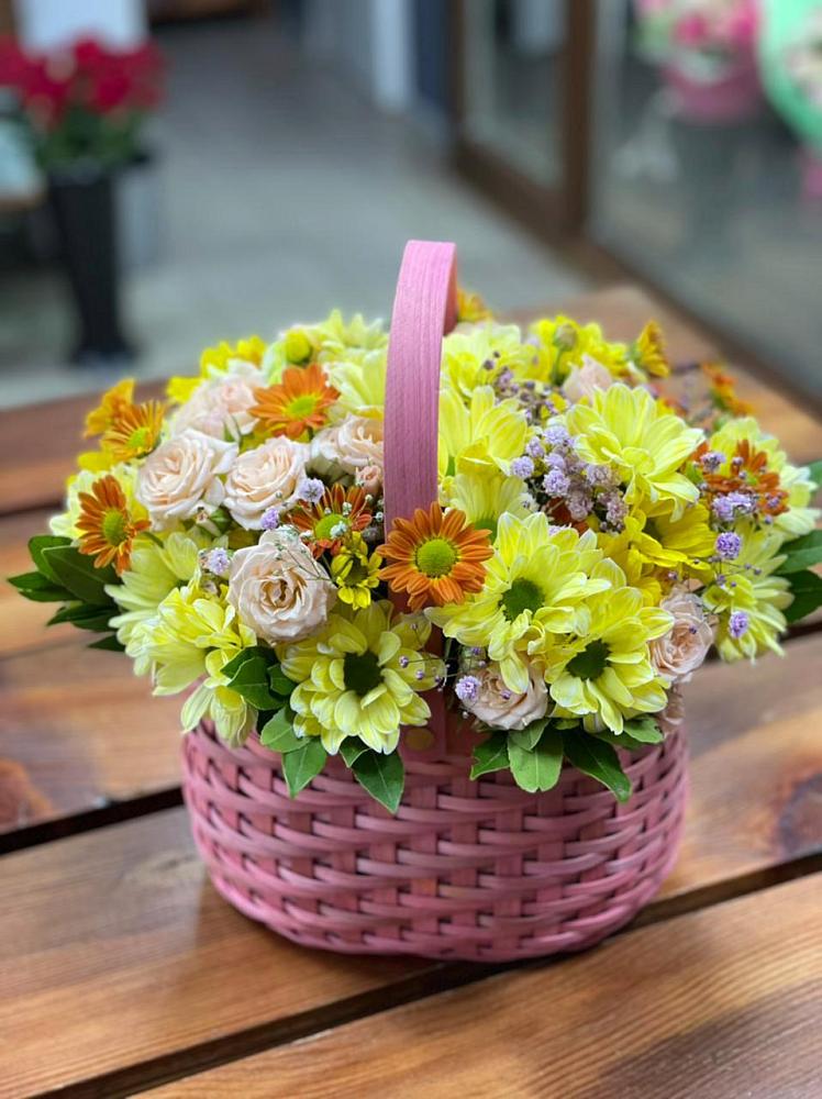 Цветочная композиция из Хризантемы и Розы в корзине в Касли