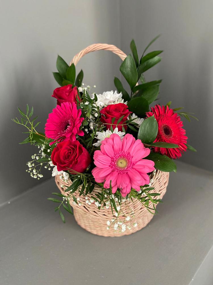 Цветочная композиция из Розы, Хризантемы и Герберы в корзине в Касли