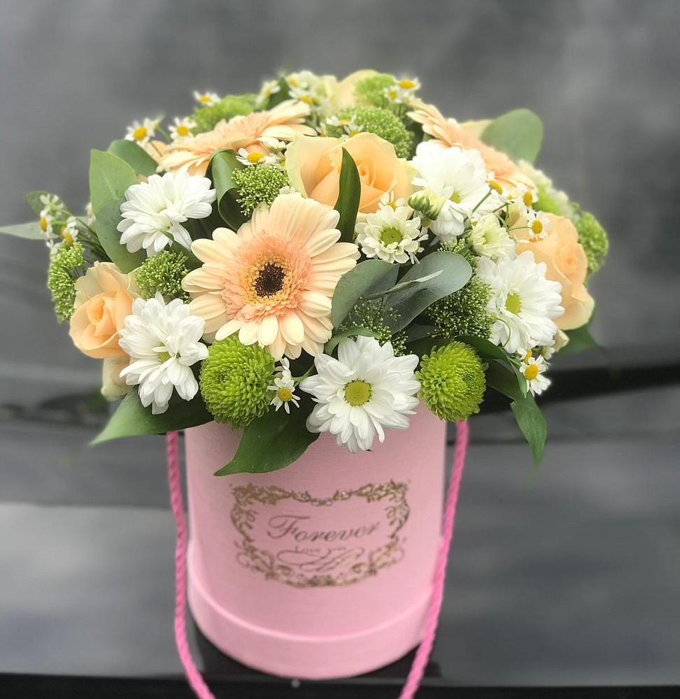 Цветочная композиция из Розы, Герберы и Хризантемы в шляпной коробке в Касли