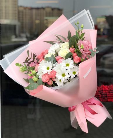 Букет цветов из: Розы, Лизиантусы и Хризантемы в Касли
